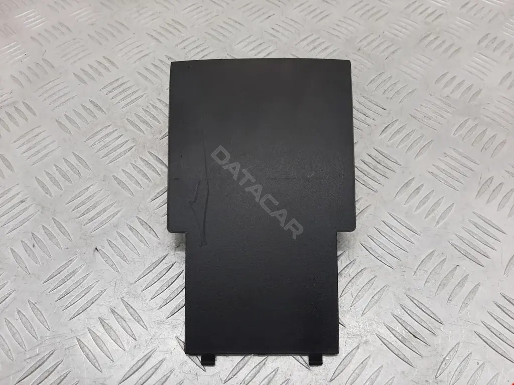 Разъем AUX / USB 7M51R044D90ABW