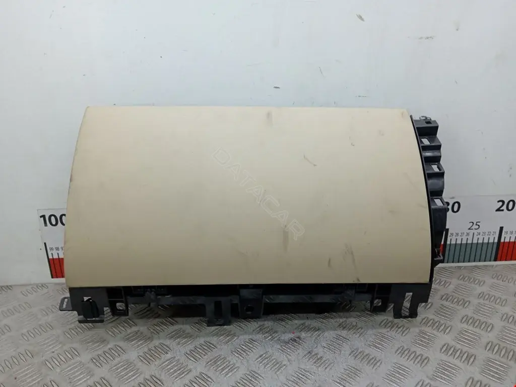 Бардачок C2Z15962SEL