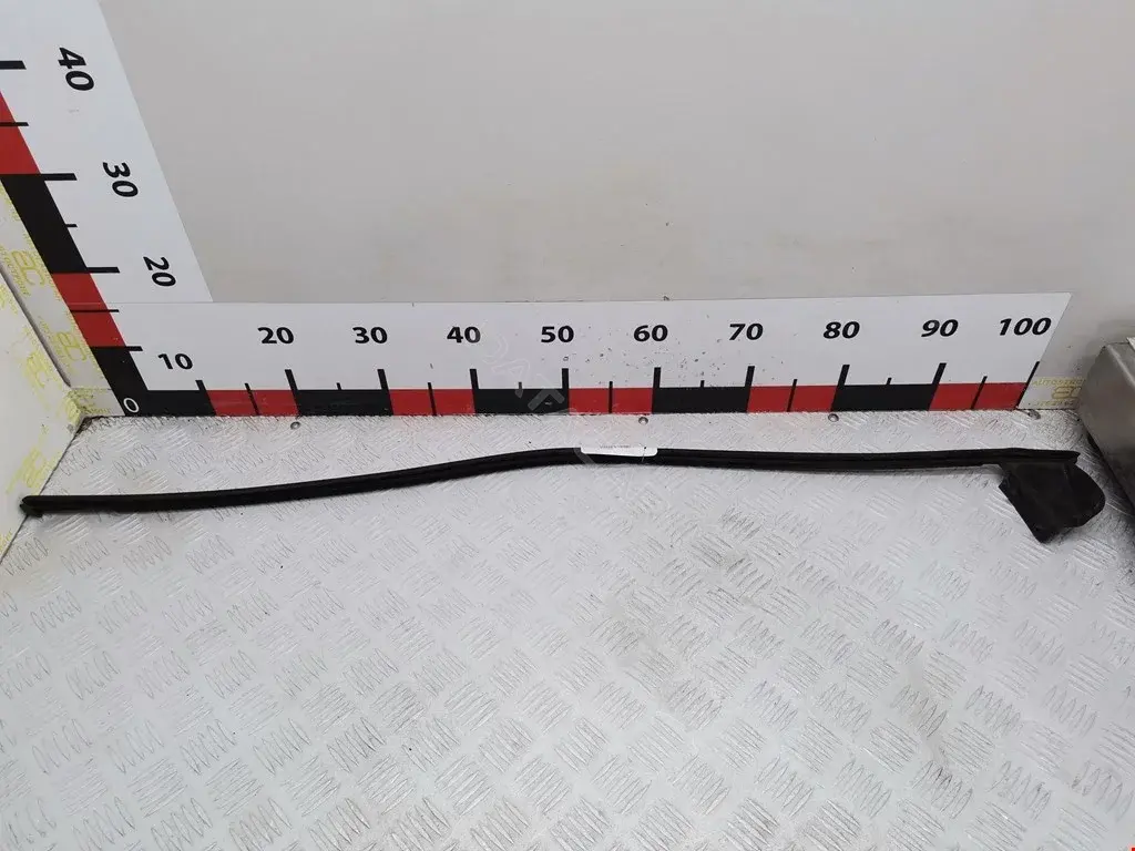 Молдинг двери 5P0837477