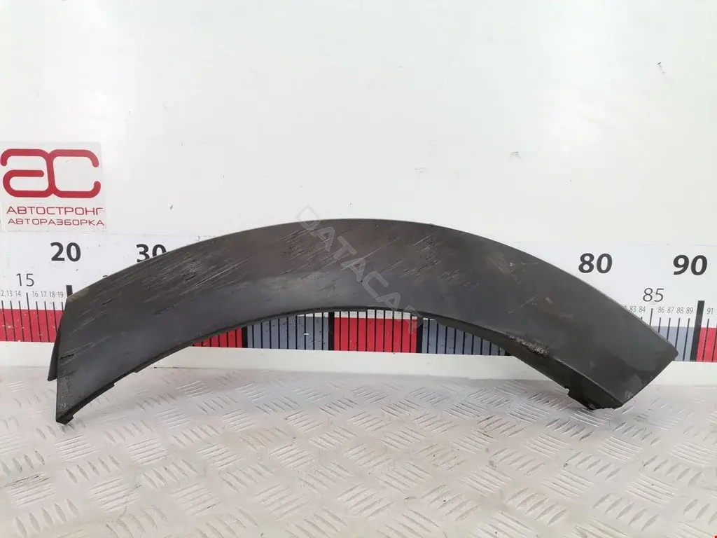 Накладка бампера D10E51W61