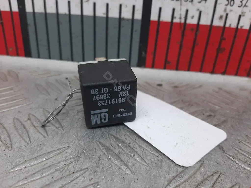 Реле топливного насоса 0K53B67740, 14100455, 4813508