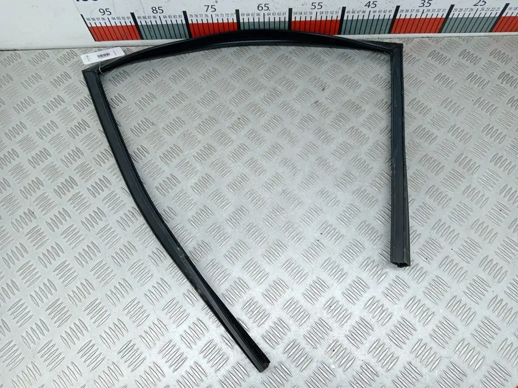 Молдинг двери 6H5221434
