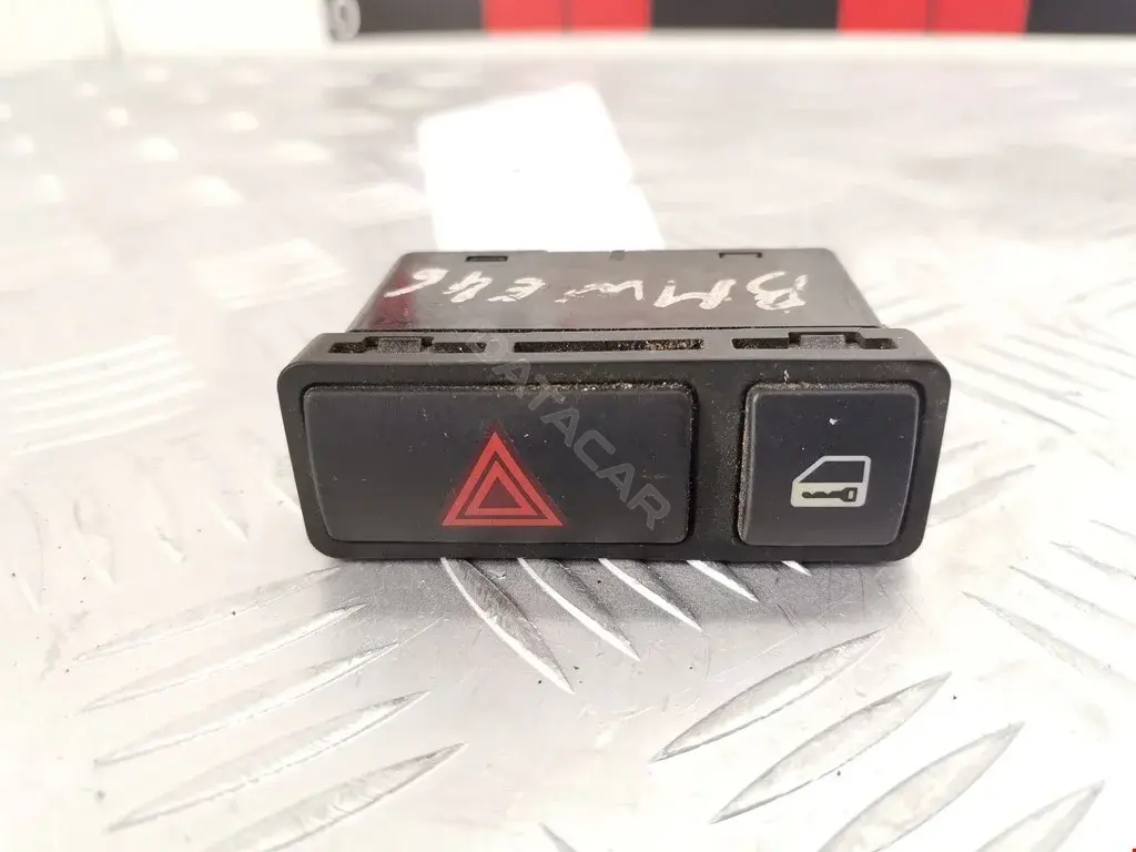 Кнопка аварийки 0034016017, 0842016, 0916448
