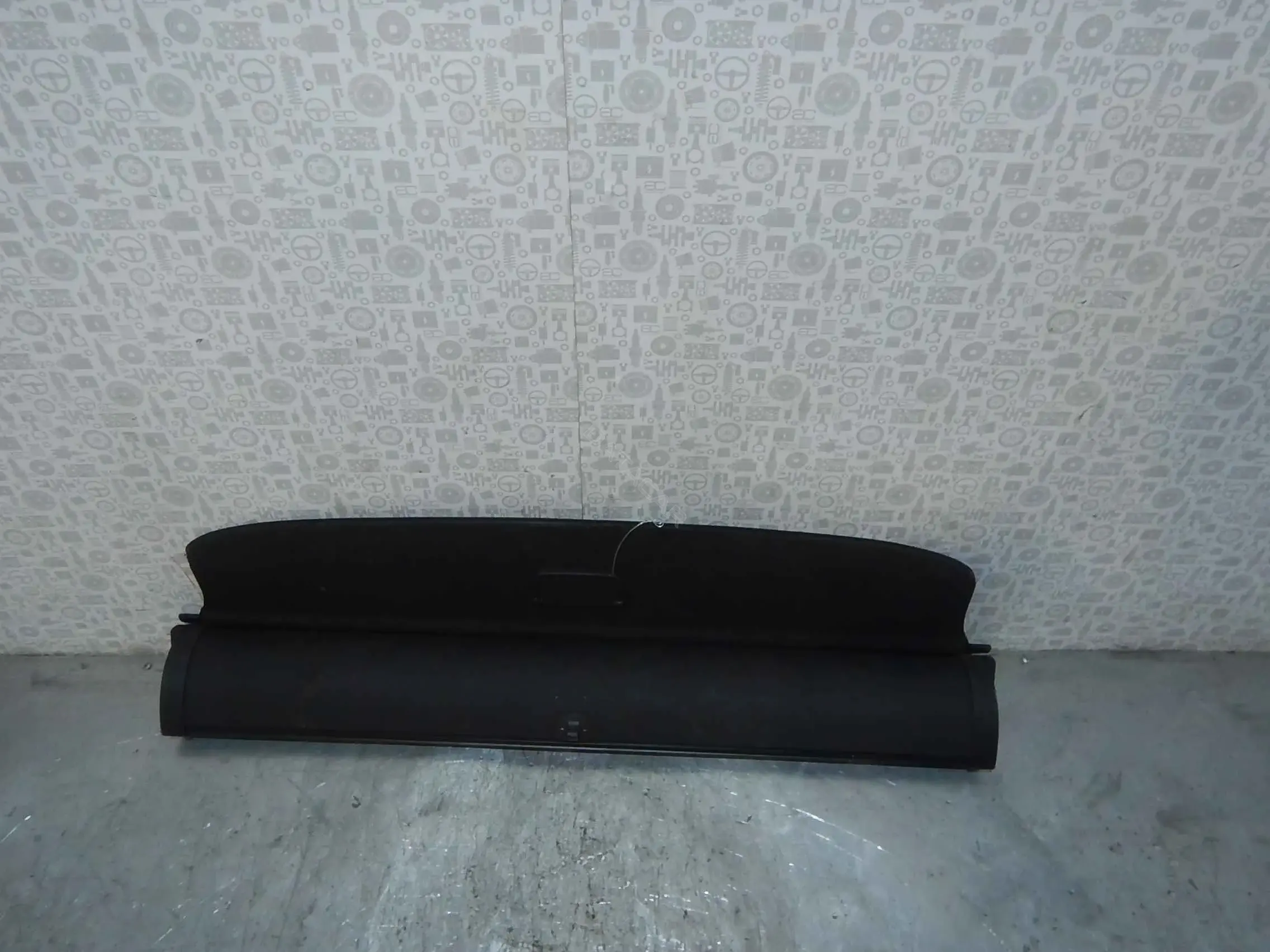 Шторка багажника 8E9863553A