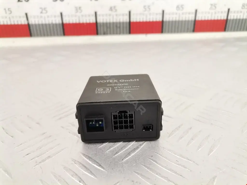 Блок центрального замка 4M1046V1C