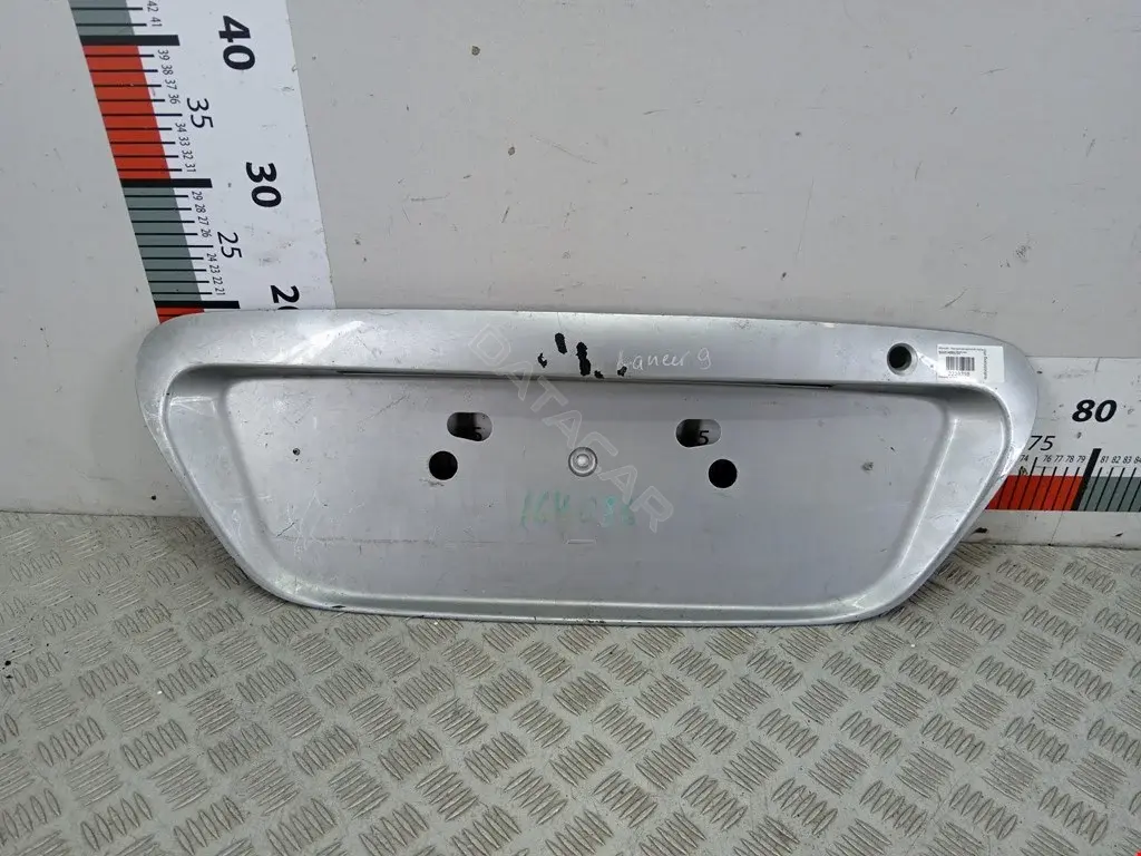 Накладка крышки багажника MR379016
