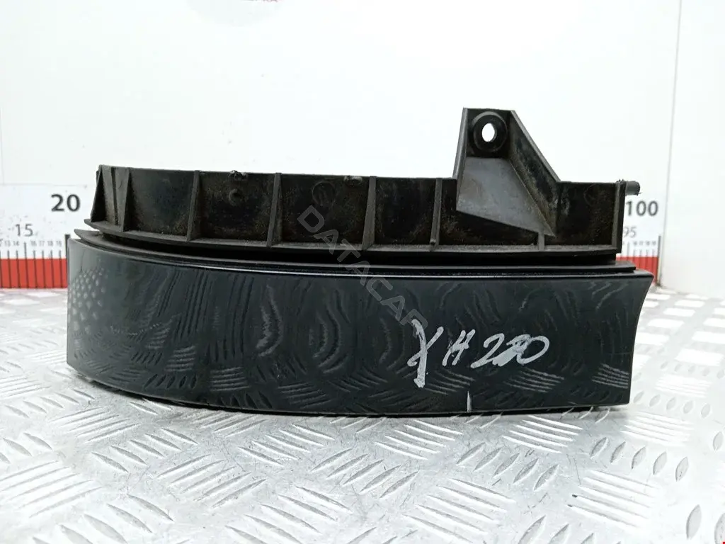 Ус под фонарь 8L0807872A