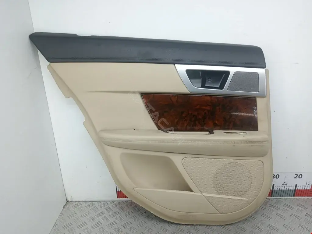Дверная карта C2Z23577LJG