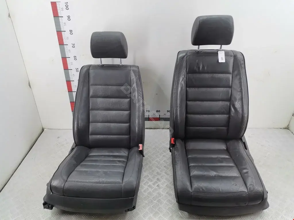 Салон (комплект сидений) 7L6881405AF