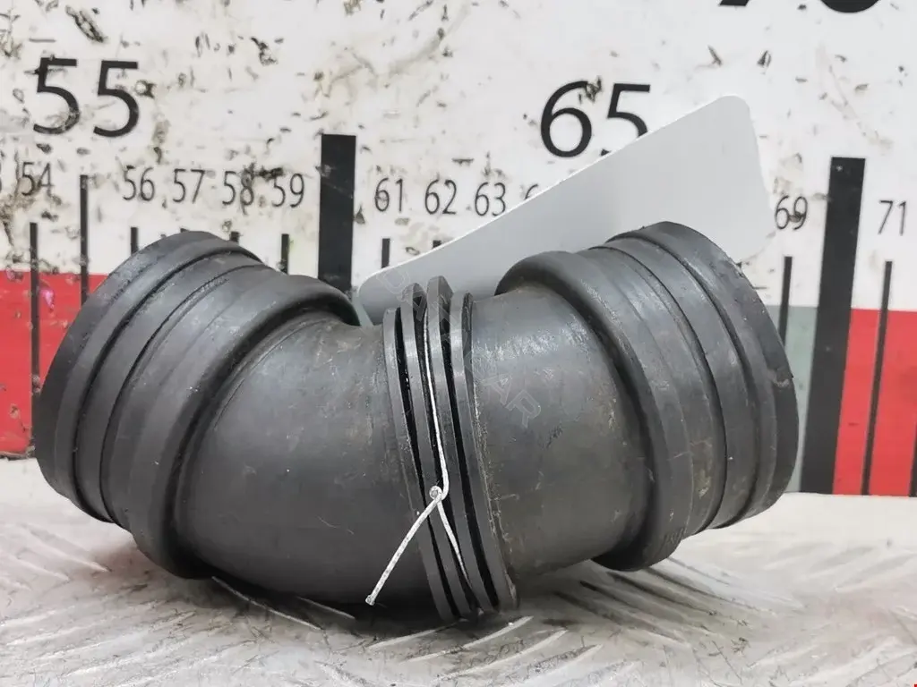 Патрубок воздушный 03C145747C