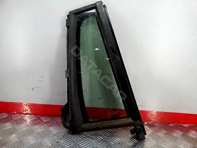 Форточка задняя правая 1417670