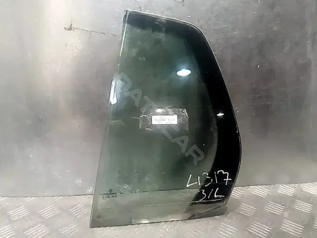 Форточка задняя левая 1K6845215