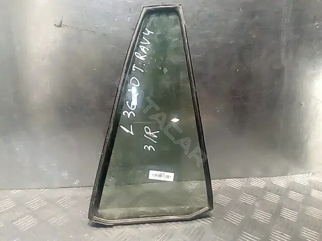 Форточка задняя правая 6818842020