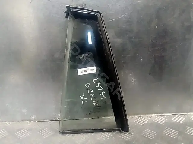 Форточка задняя левая 05074223AG