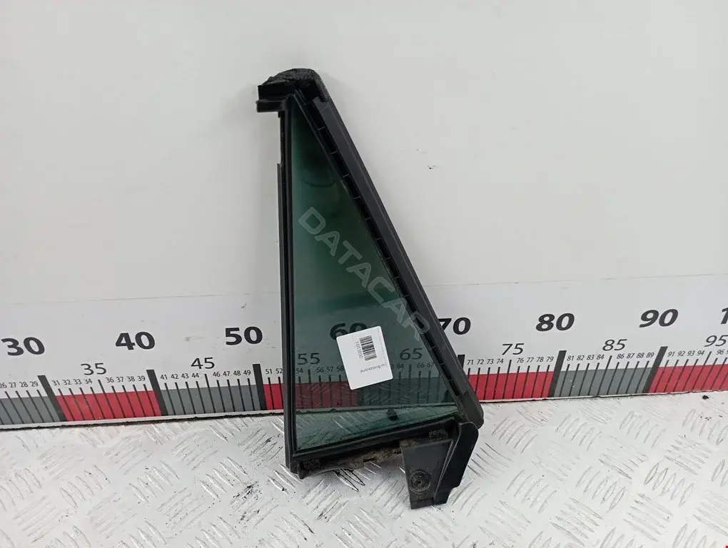 Форточка задняя правая GS2B726619D