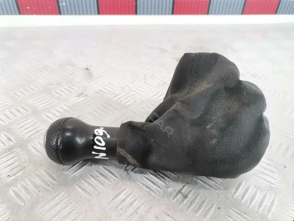 Ручка КПП 1J0711113