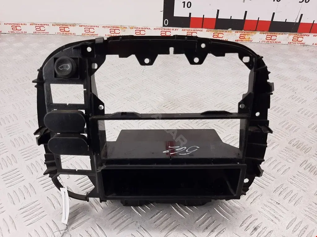 Рамка под магнитолу 7M0858089N