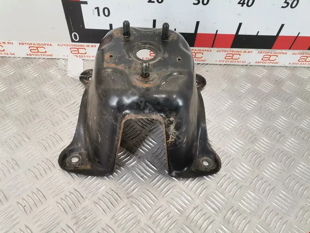 Крепление запаски 8396165J00, 8396165J00000