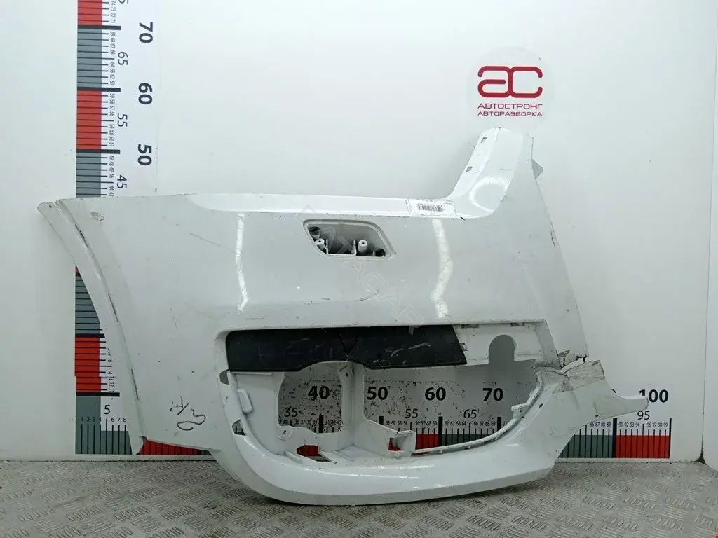 Клык бампера 8U0807438B
