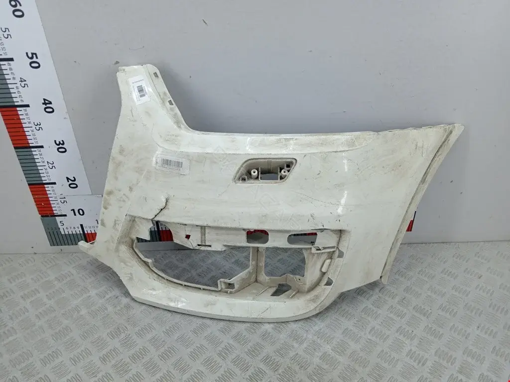 Клык бампера 8U0807437B