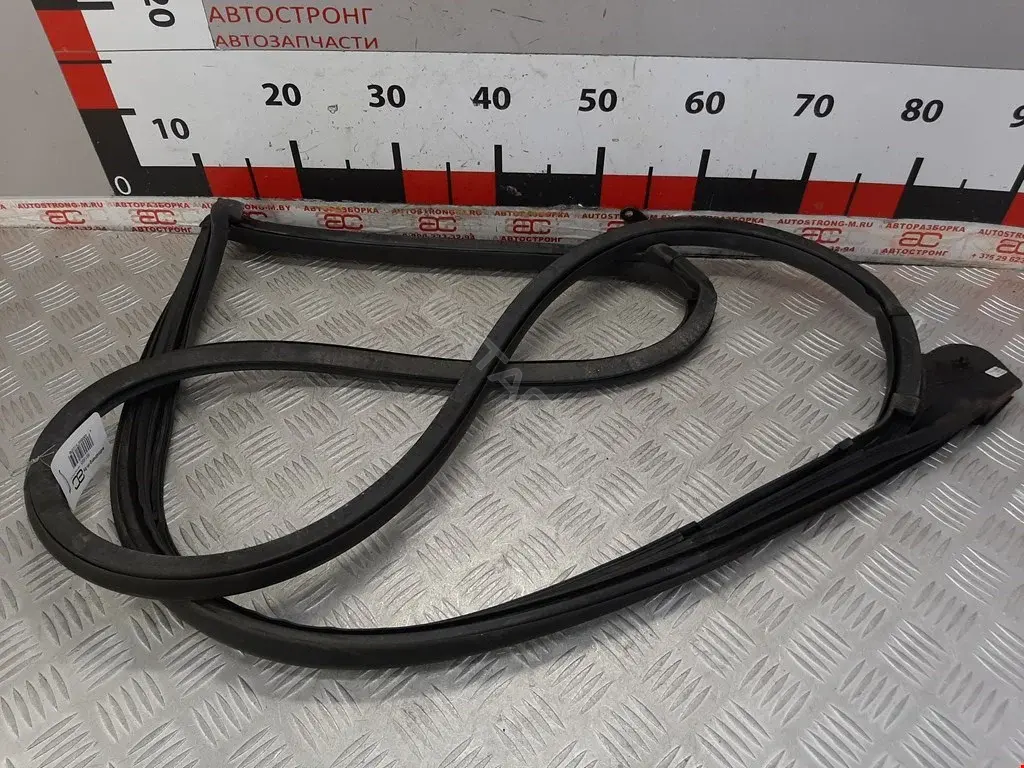 Уплотнитель двери 8T8831708, 8T8837911B