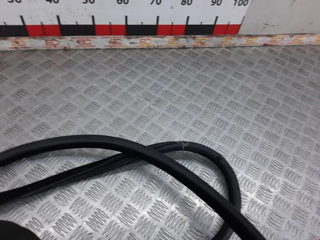 Уплотнитель двери 51767182287, 7182287