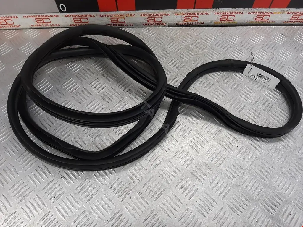 Уплотнитель двери 831300W000