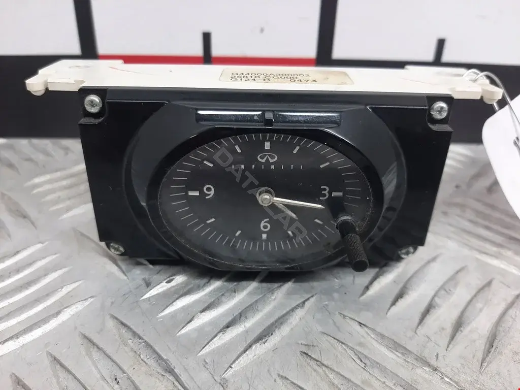 Часы 25810CG000, 25810CG001