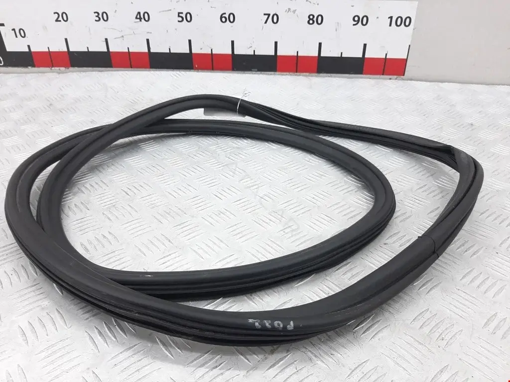 Уплотнитель двери 8K9833721E, 8K9833721F