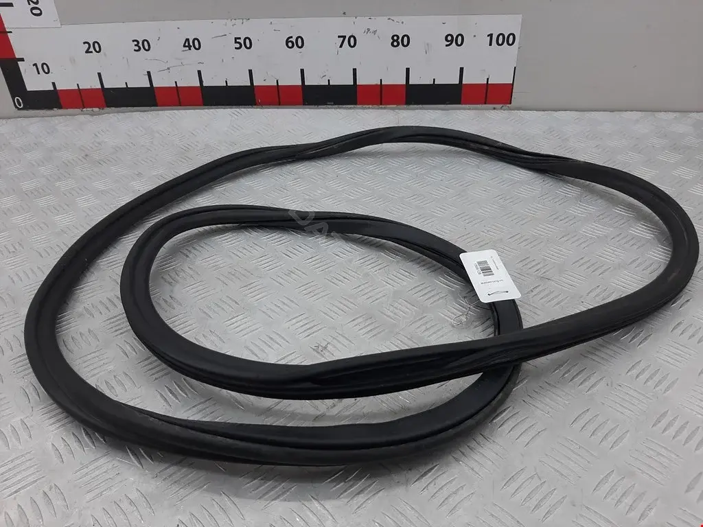 Уплотнитель двери 8K0831721H