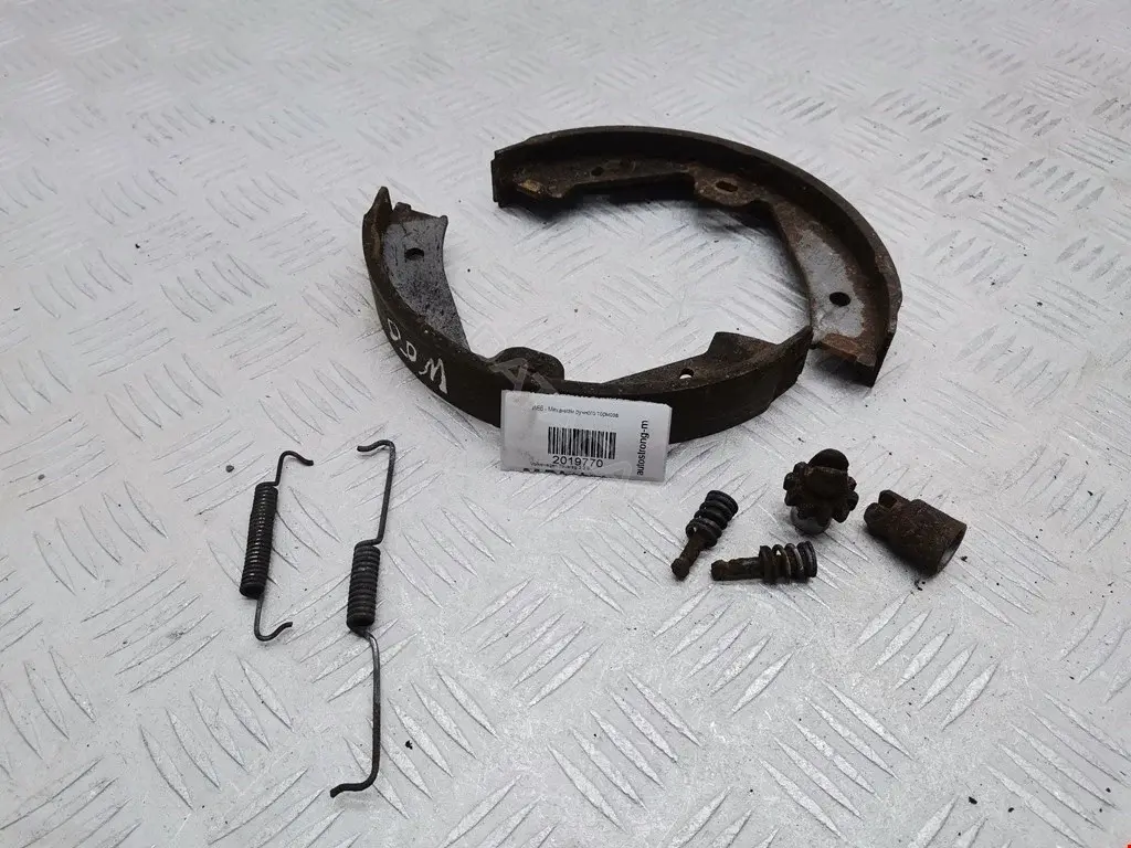 Колодки ручника 7L0609201