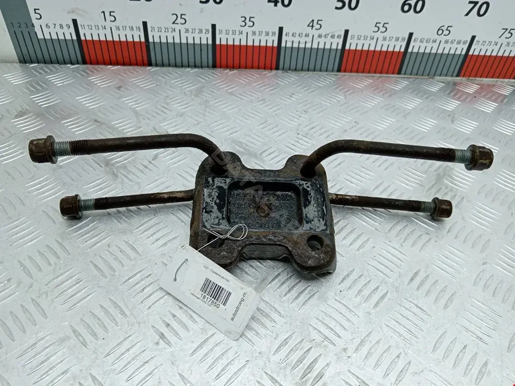 Стремянка рессоры 2K0599175