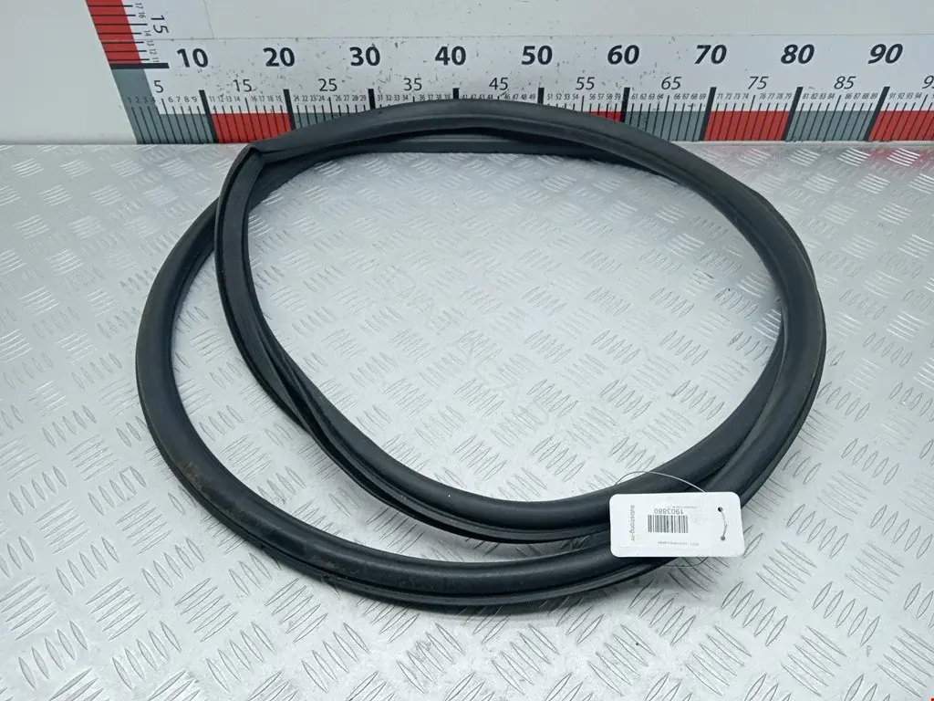 Уплотнитель двери 96842257