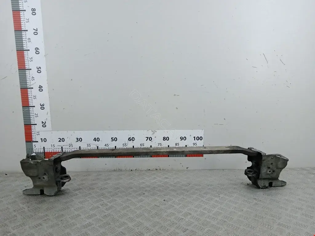 Балка под радиатор 625306167R
