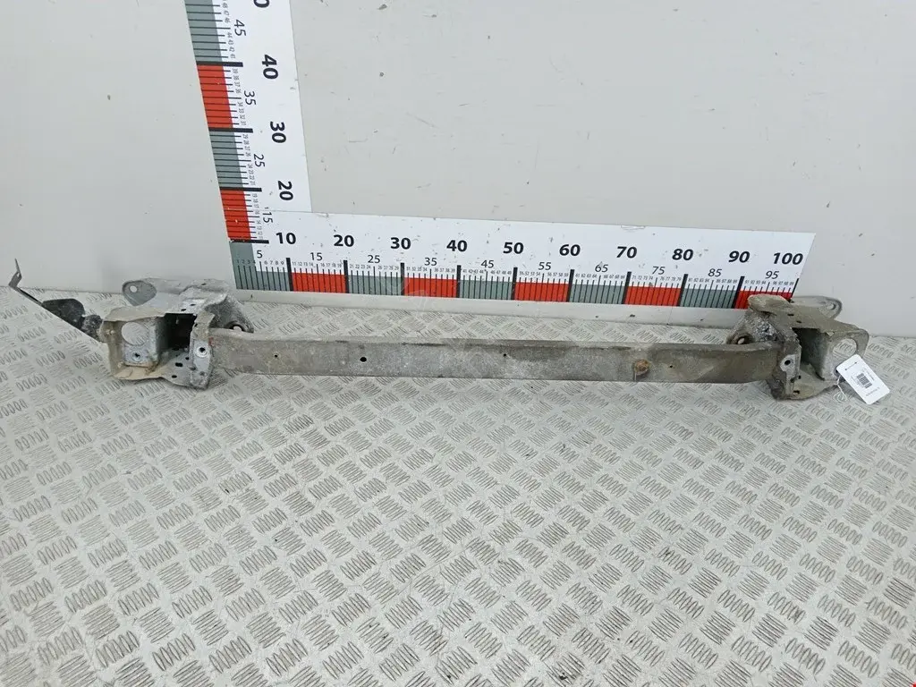 Балка под радиатор 625306167R