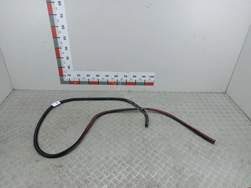 Уплотнитель двери 2K0837911, 2K5843792G