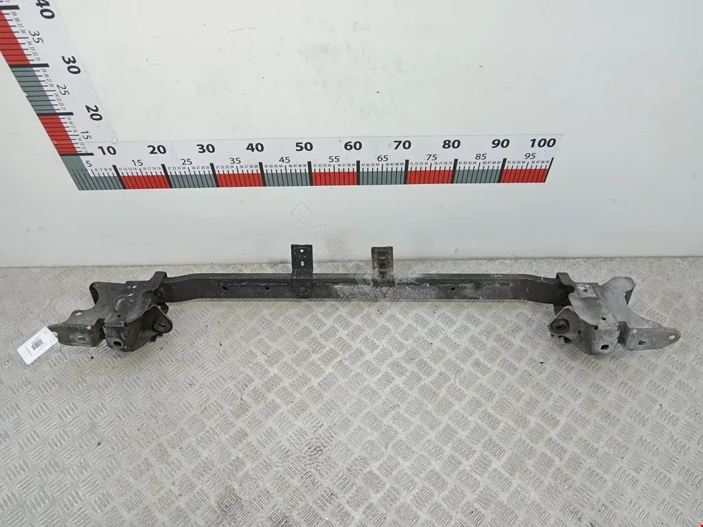 Балка под радиатор 625306167R
