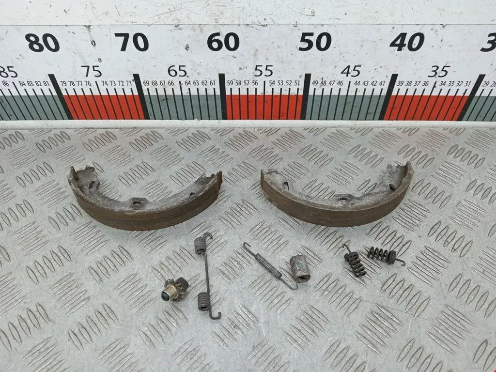 Колодки ручника A2304200320, BS2818