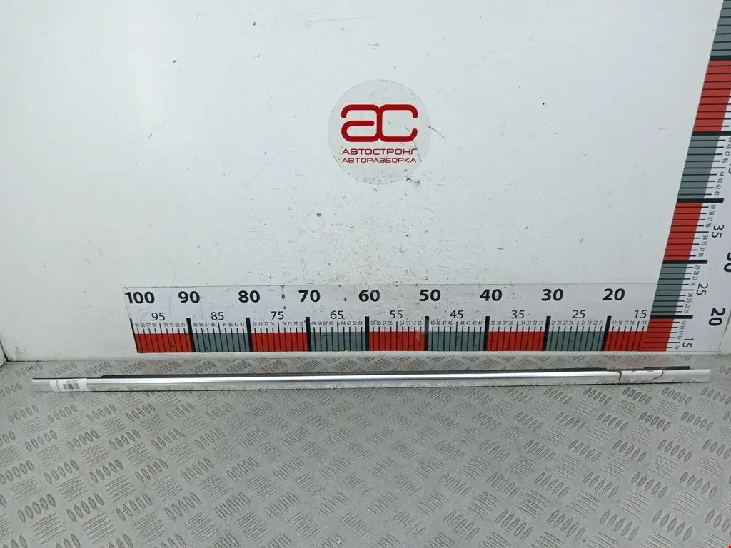 Молдинг двери 7N0837476D
