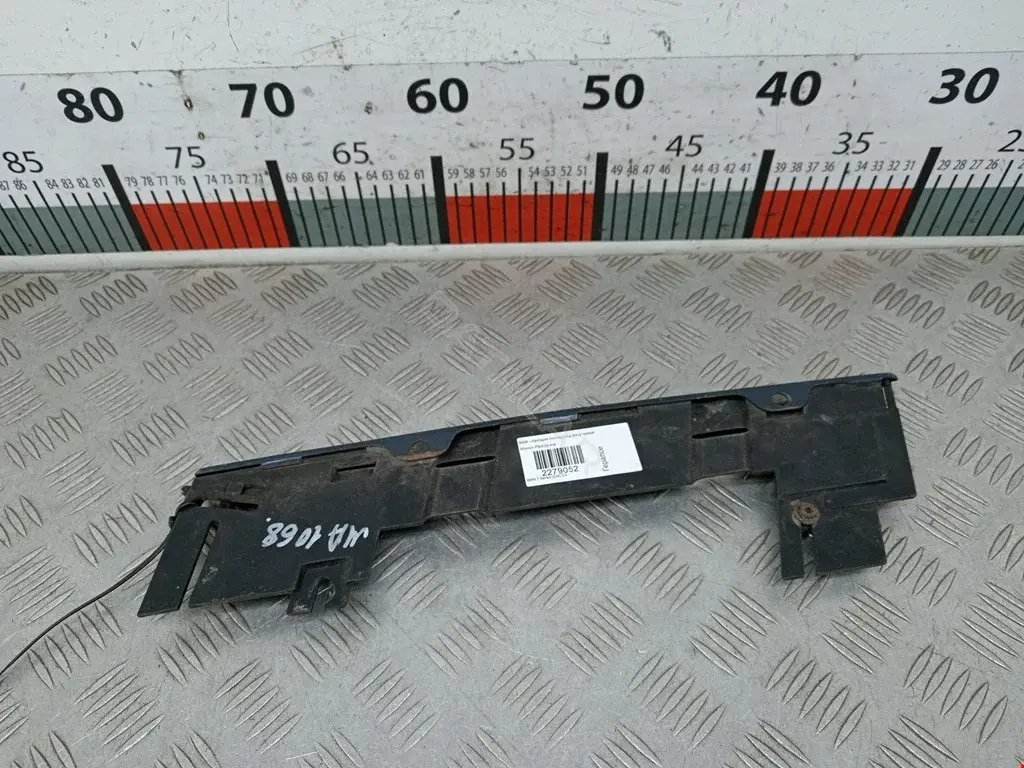 Ус под фару 51138157938, 8157938
