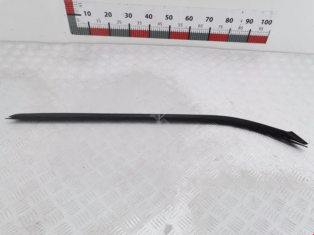 Молдинг лобового стекла AM51R03195