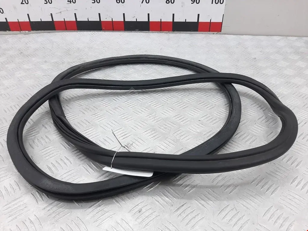 Уплотнитель двери 8K9833721E, 8K9833721F