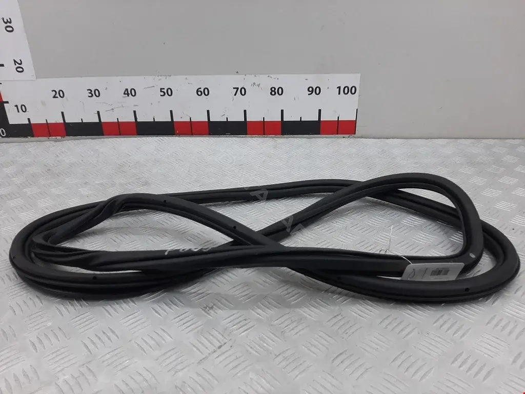 Уплотнитель двери 4L0833721A