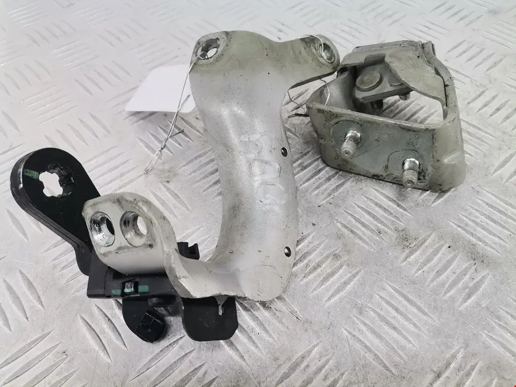 Петля крышки багажника 4L0827299B