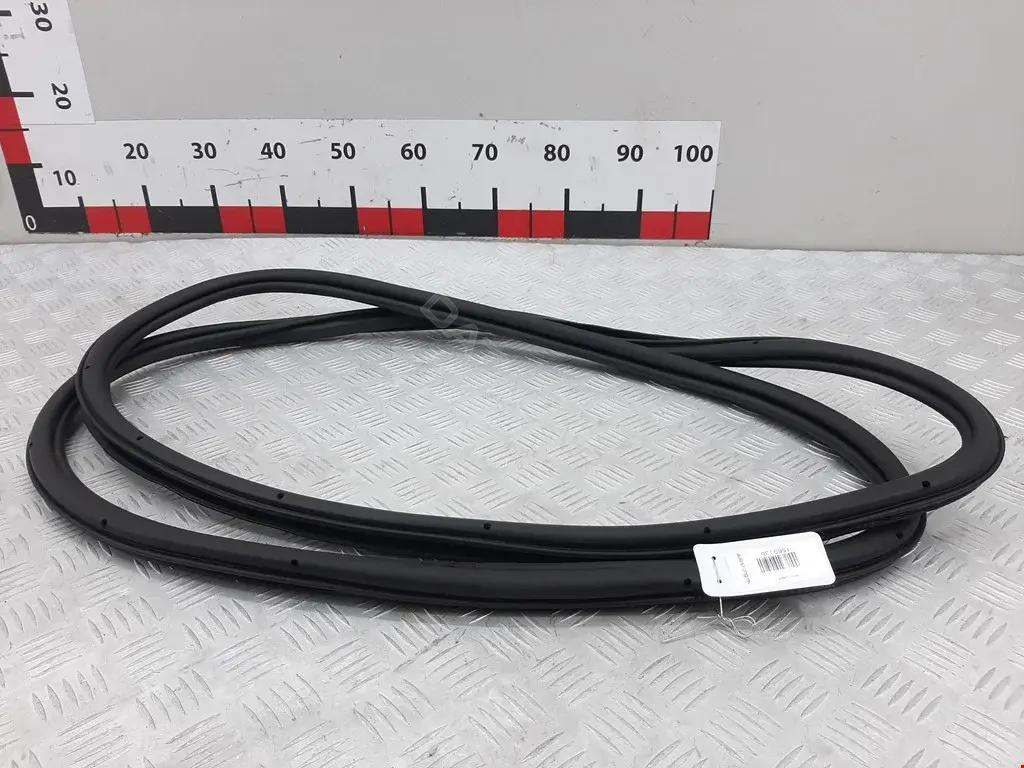 Уплотнитель двери 4L0831721A
