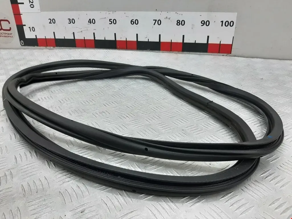 Уплотнитель двери 4L0833721A
