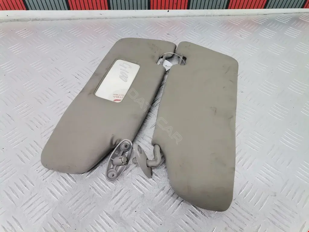 Козырек солнцезащитный 1059473