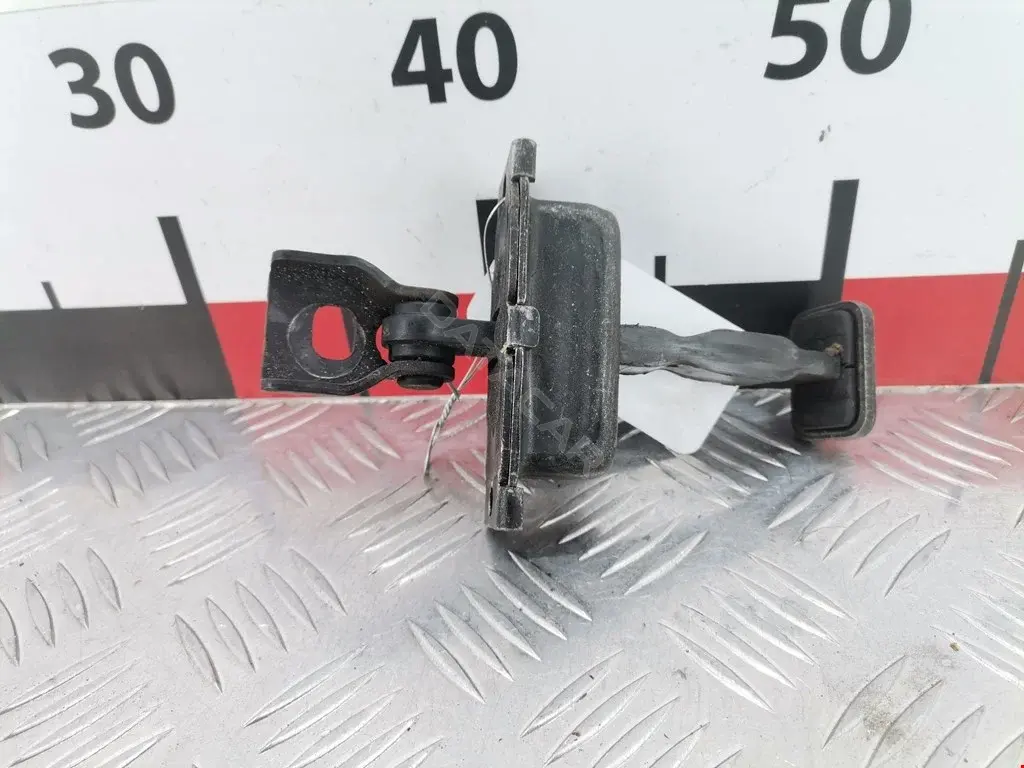 Ограничитель двери A1687200116