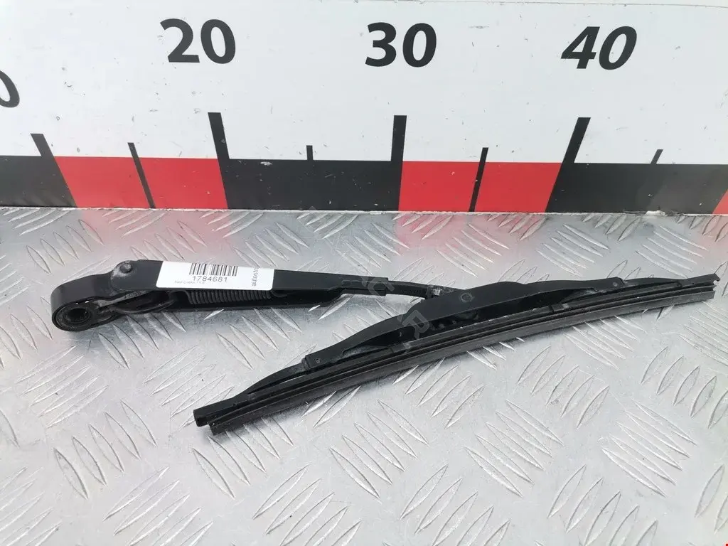 Рычаг стеклоочистителя 3M51R17526AA