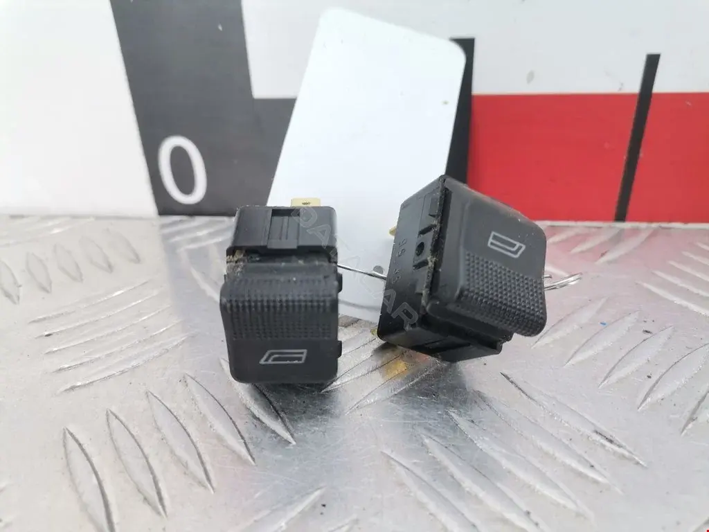 Блок управления стеклоподъемниками 4D0959855